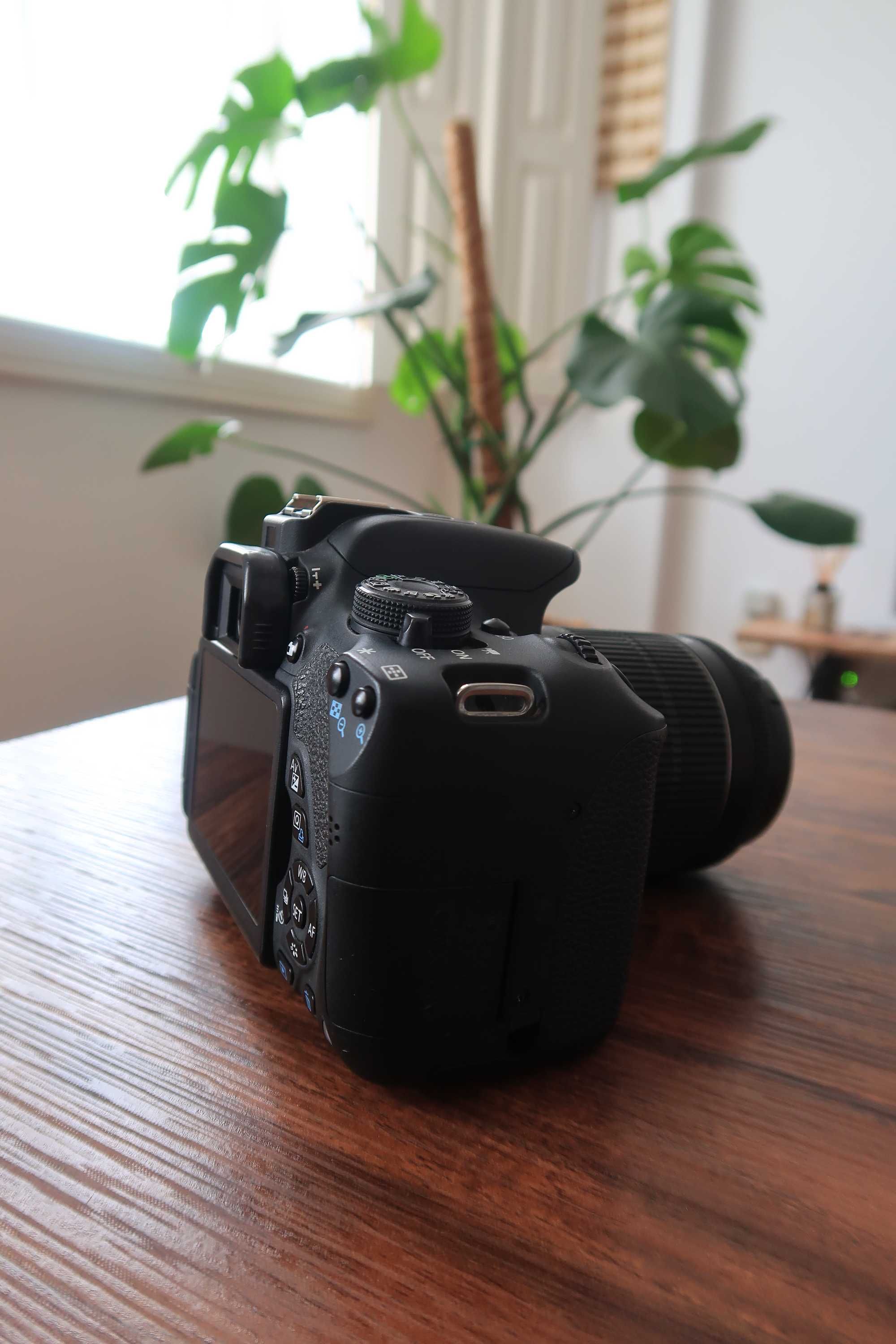 Câmera Canon 700D + Lente 18-55mm