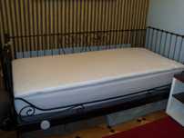 Materac w pokrowcu 90x200x4cm.