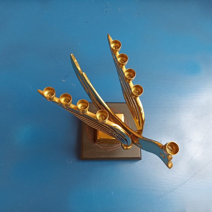 Candelabro Chanukia 9 velas em forma de pomba dourada