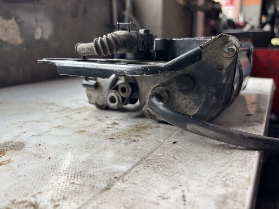 Kompresor pneumatycznego zawieszenia Audi Q7