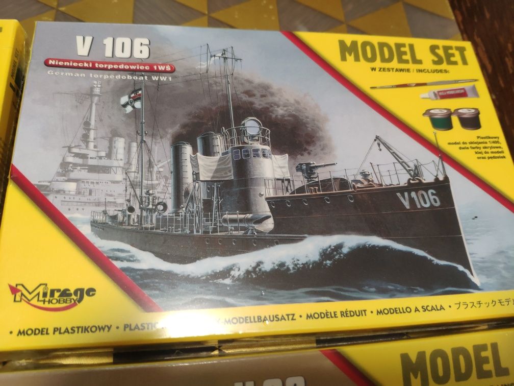 Niemiecki torpedowiec v106 w zestawie z klejem i farbami Mirage Nowy