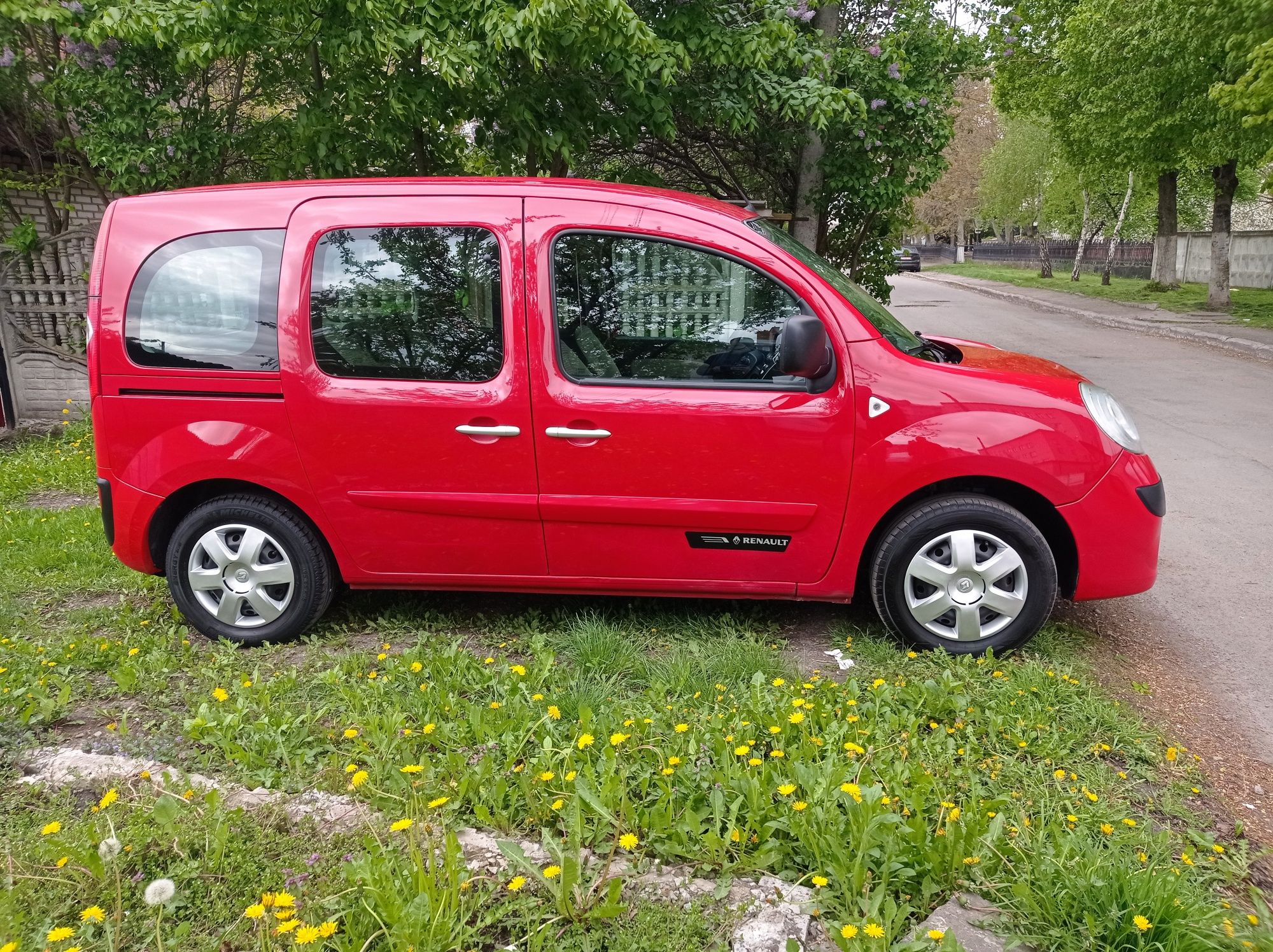 Renault Kangoo 2011, 1,6 газ-бензин