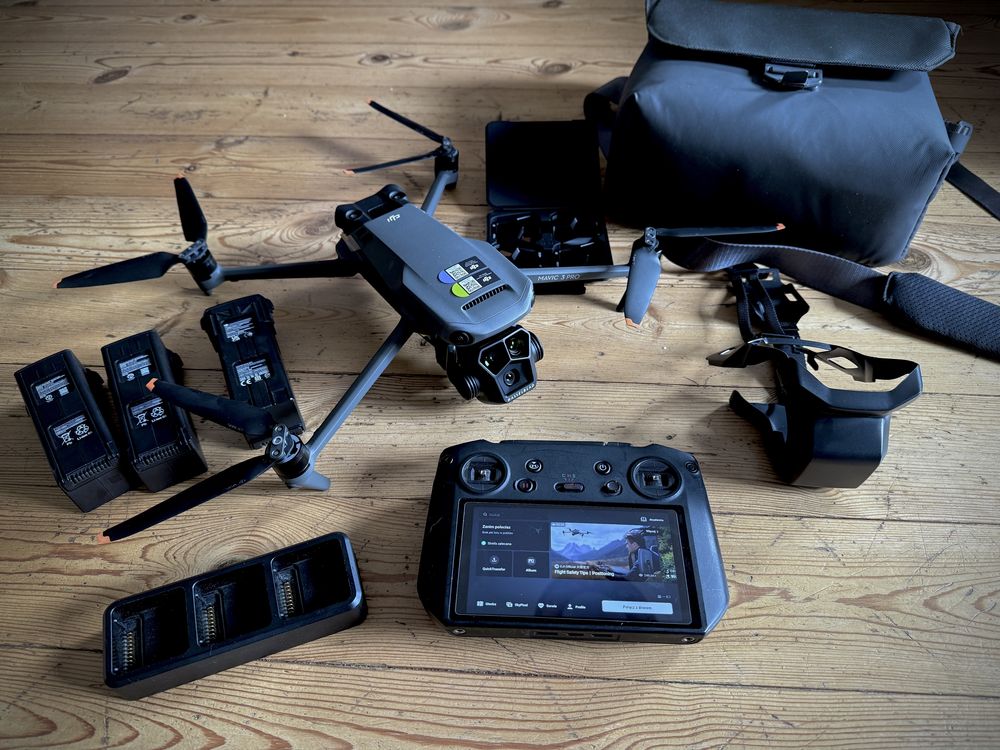Dron (NOWY!) DJI Mavic 3 Pro - Fly More Combo z RC Pro - plus GRATIS!