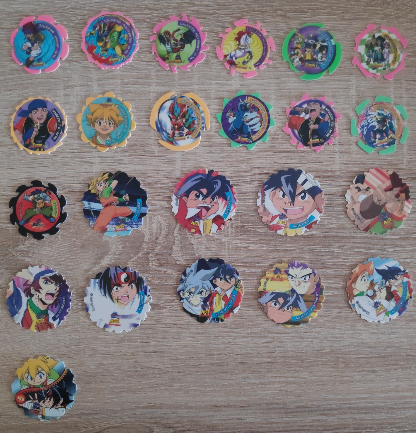 Tazos Beyblade, Pokemon, WWE, Power Rangers, Street Fighter