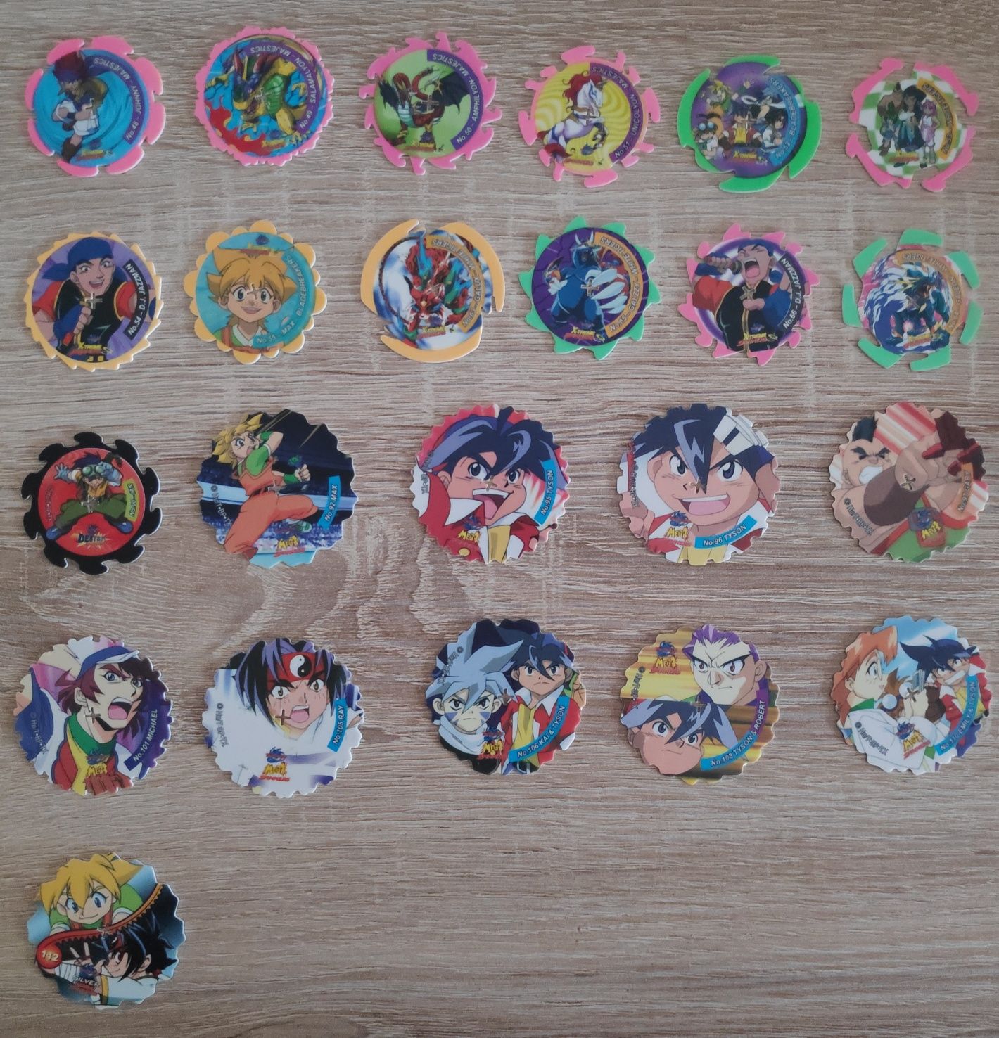 Tazos Beyblade, Yu Gi Oh, Pokemon, WWE, Power Rangers, Street Fighter