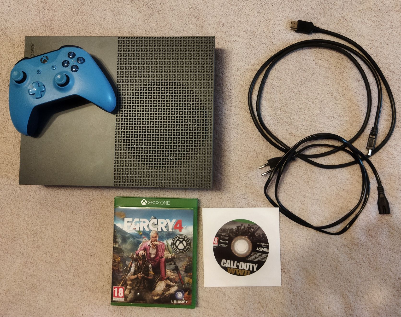 Xbox One S + акаунт ( GTA 5, Mortal Kombat XL, Halo 5, Gears of War 4)