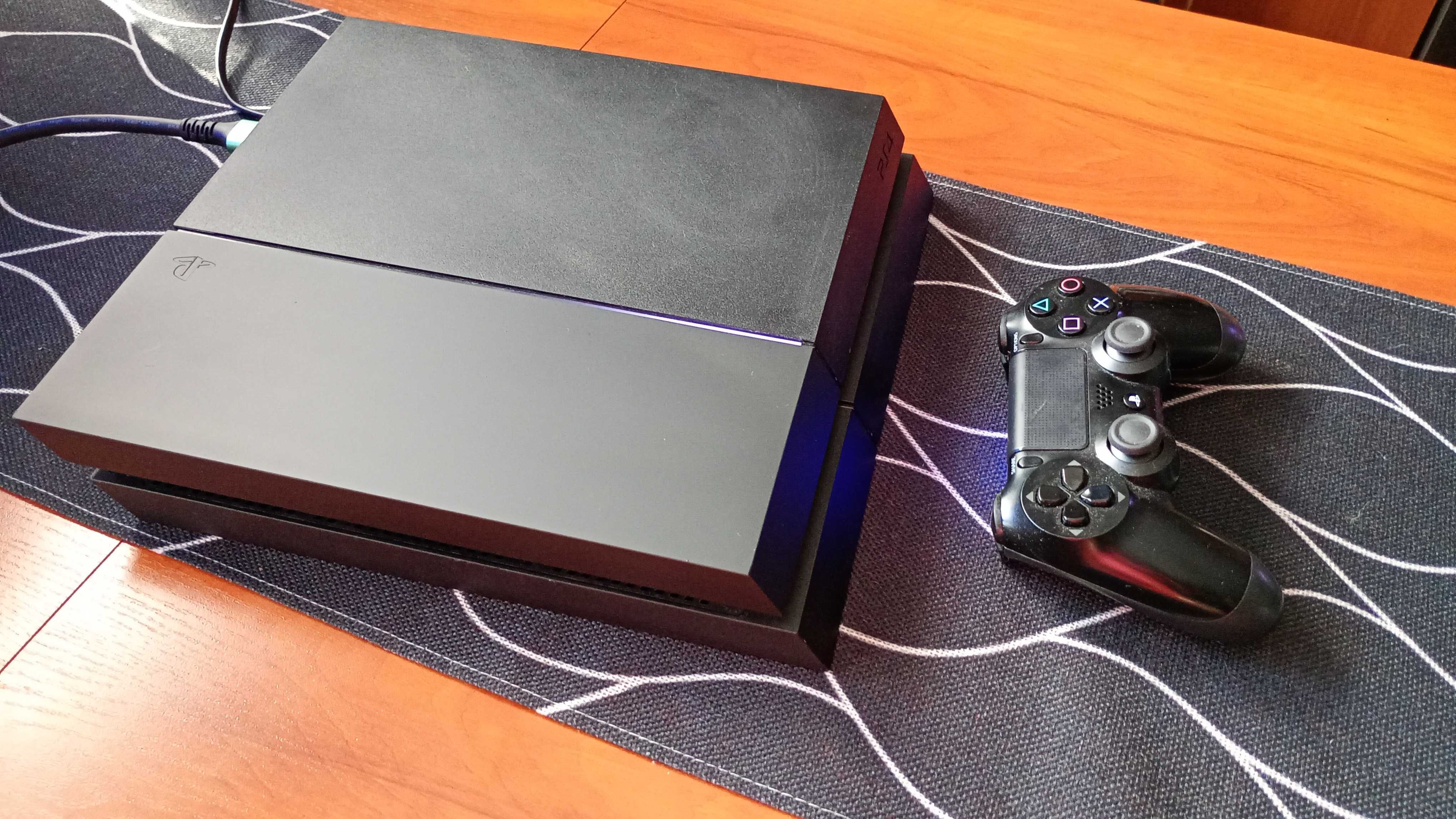 Konsola PS4 500 GB , pad , okablowanie