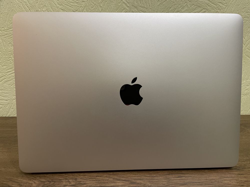 MacBook Pro 13 2016 8/256 Retina. Идеальное состояние. 140 циклов.