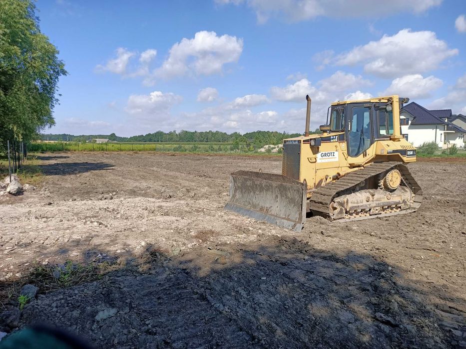 Spycharka Płock, niwelowanie terenu, usługi spycharką
