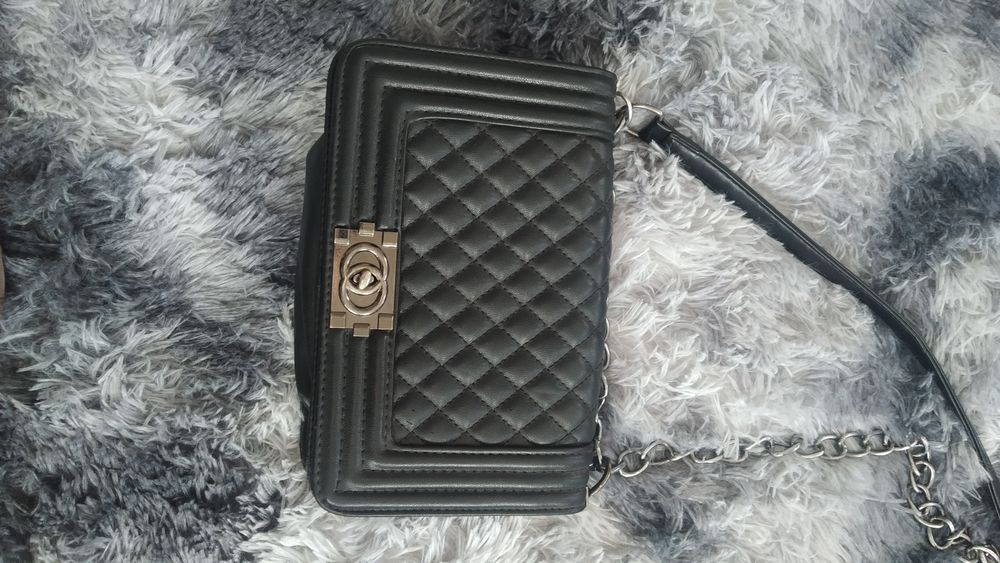 Сумочка на плече