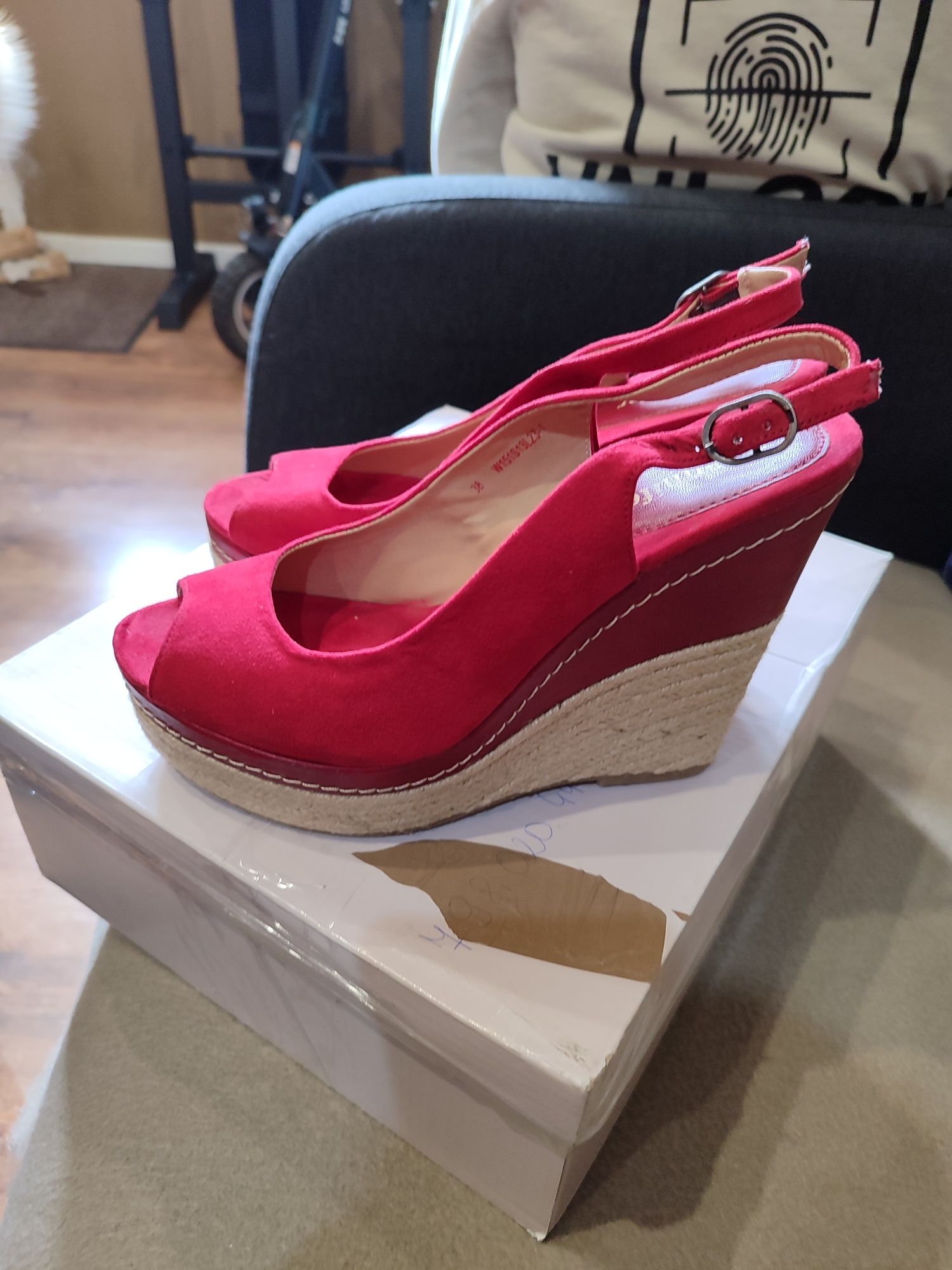 Sprzedam buty damskie rozmiar 38