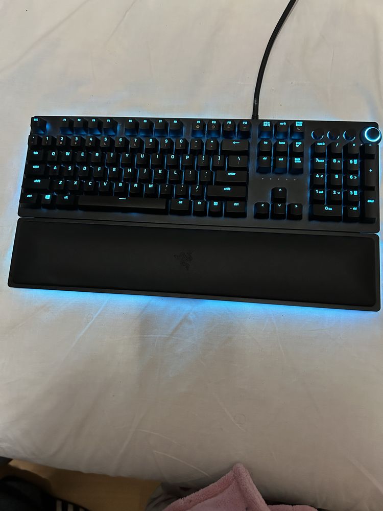 Teclado Razer Huntsman Elite com Red Linear Optical Switches