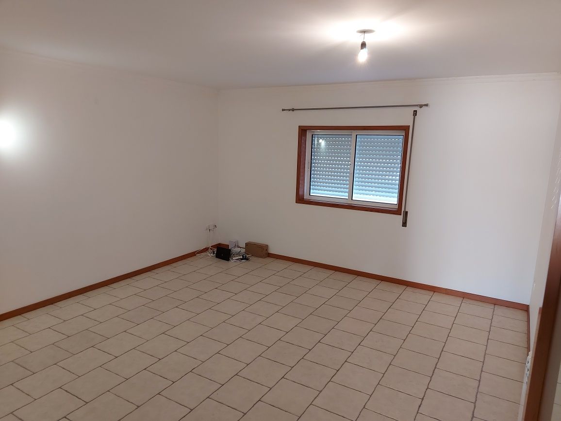 Apartamento T2 Aradas c/garagem e churrasqueira