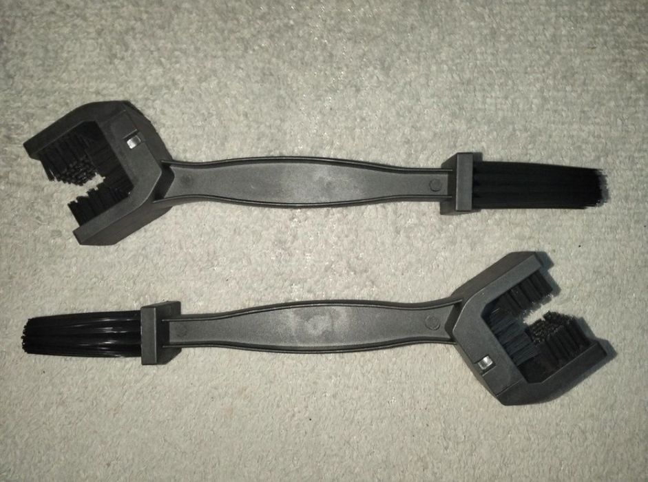 Щітка для очищення цепу