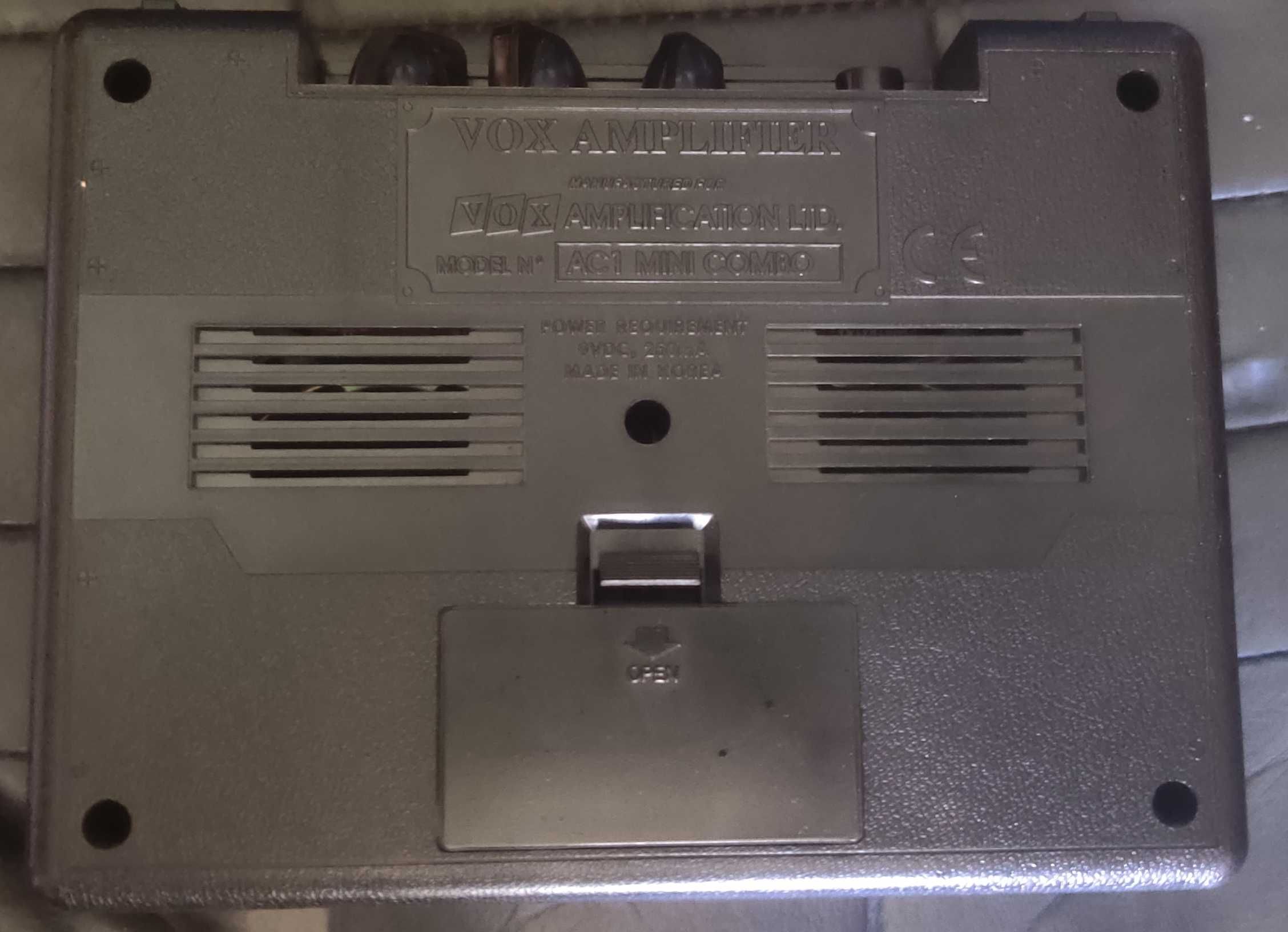 Комбік гітарний VOX mini AC1