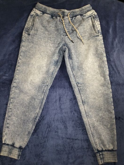 Гарні світлі джинси joggers 30 розміру