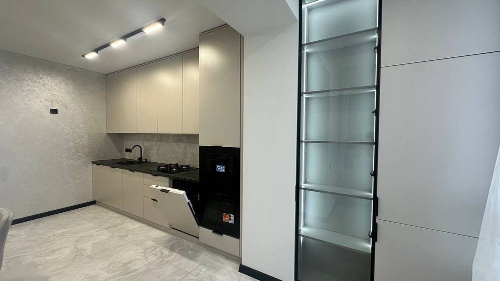 Продаж 2 км квартири поруч з озером