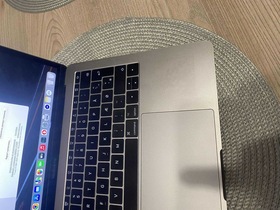 Sprzedam używanego laptopa MacBook Pro 13 2017