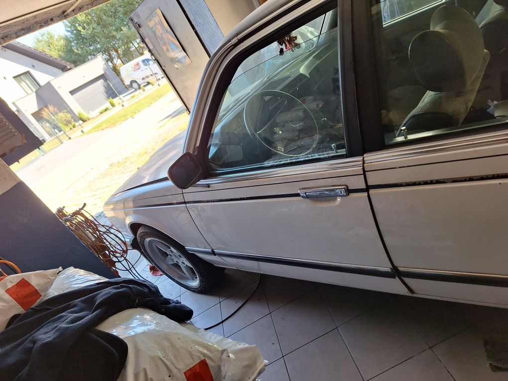 Sprzedam Bmw e23 730i zarejestrowany