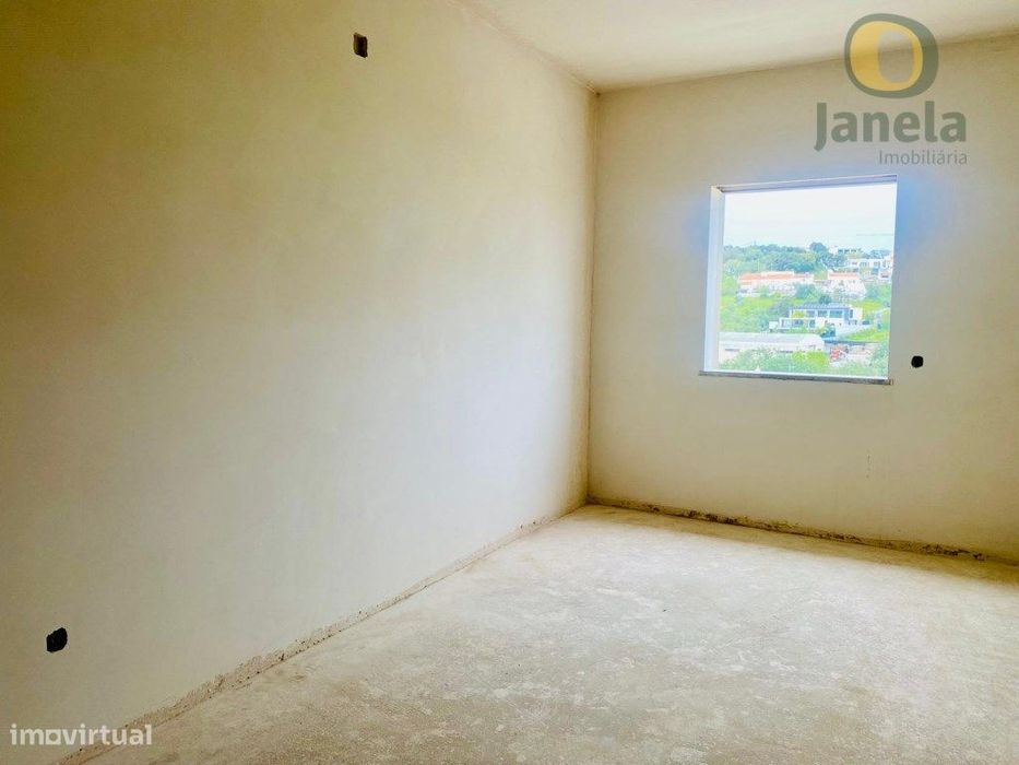 NOVO e confortável T3, com 2 lugares de garagem, arrecadação e boas...