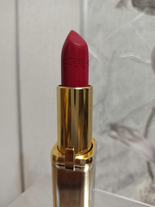 Помада L’Oréal. Тон 376.