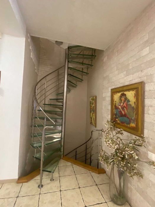 Просторий будинок 434 м² з басейном в Аркадійський провулок