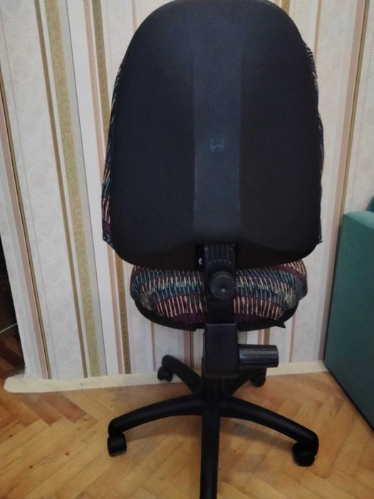 Кресло офисное с подъёмным механизмом. Б/У