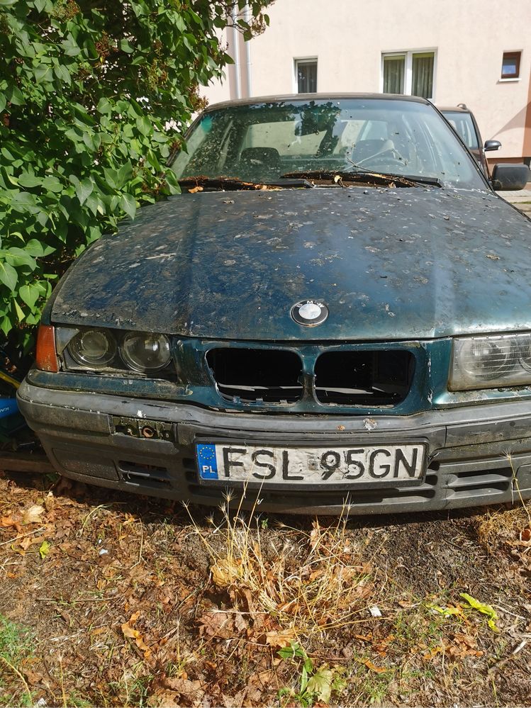 Sprzedam bmw e36 lekko uszkodzone