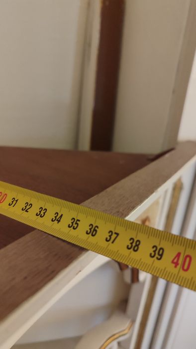 Móvel de canto em madeira