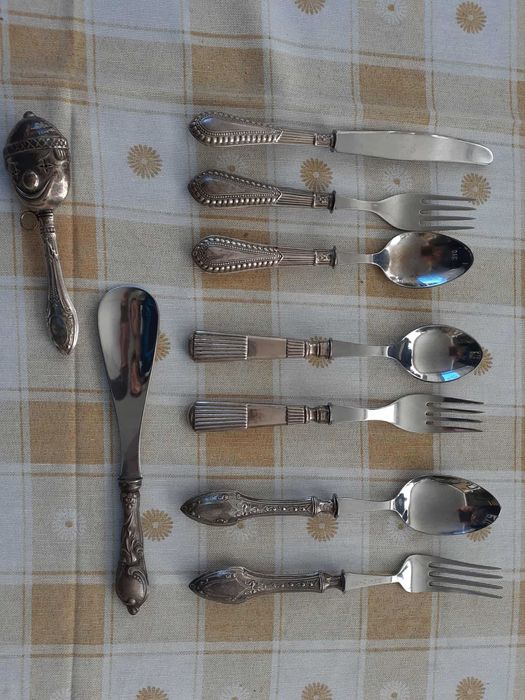 Talheres, calçadeira e roca em prata. Vendo para desocupar.