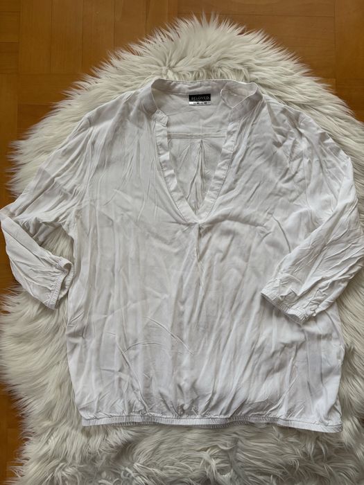 Bluzka damska ecru dekolt v