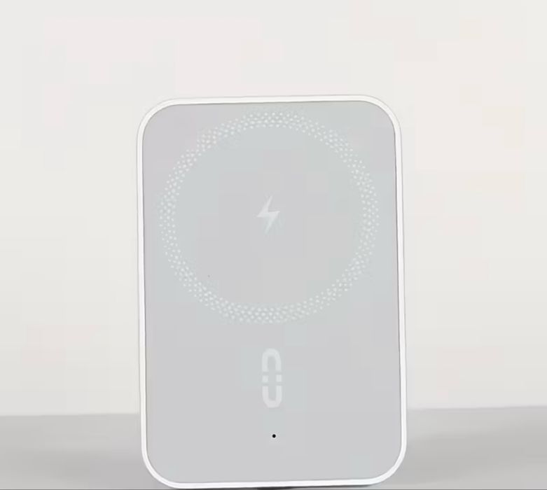 Автомобільний бездротовий зарядний пристрій з магнітною основою