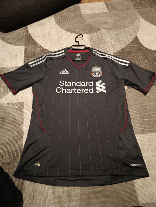 Używana wyjazdowa koszulka Liverpoolu sezon 11/12