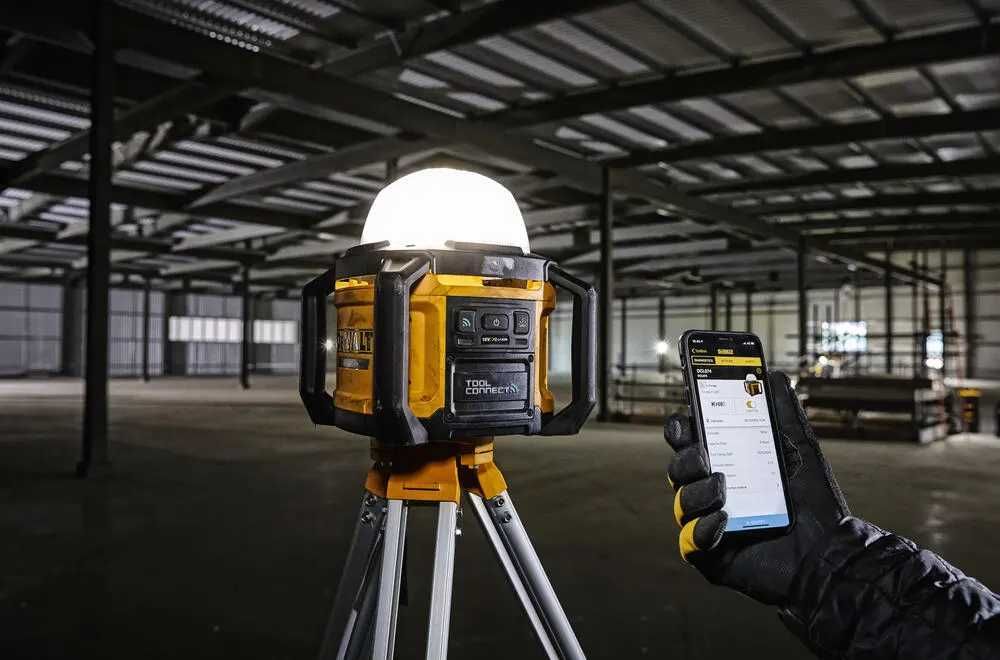 DeWALT DCL074 \ Фонарь светодиодный аккумуляторный \ 5000 лм