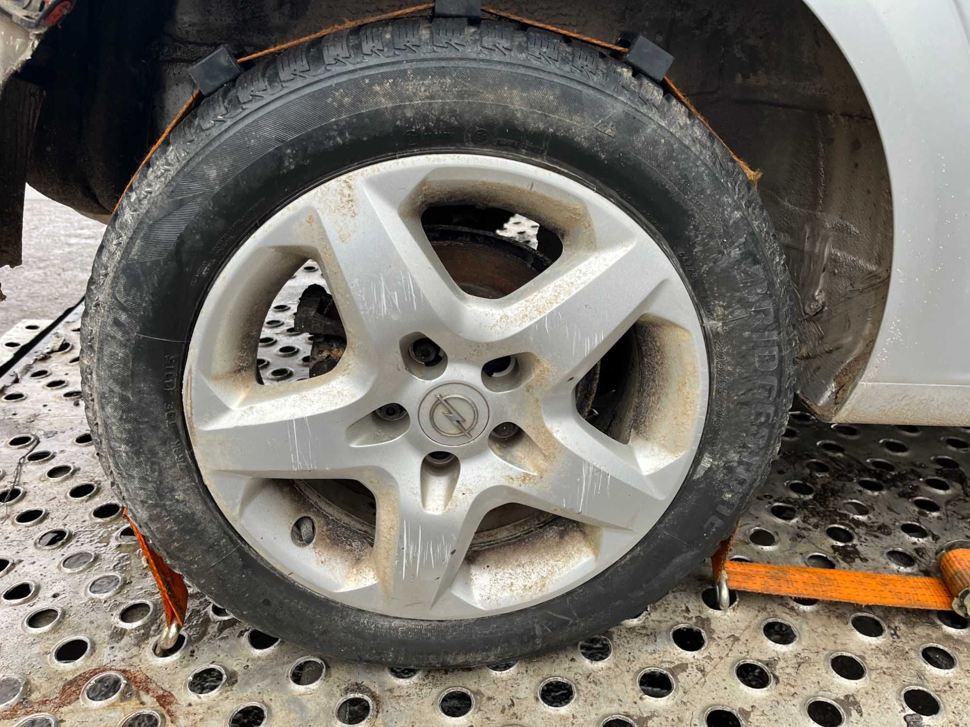 Felgi 16" stalowe strukturalne + kołpaki 5x110 Opel Astra H