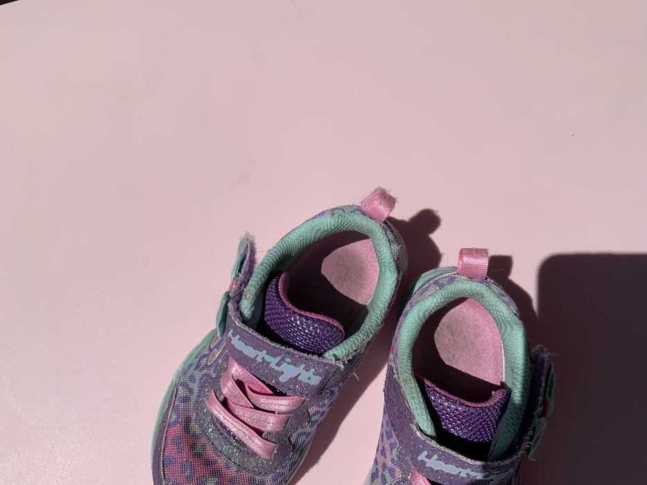 Sketchers r.24 na hulajnogę obdarte