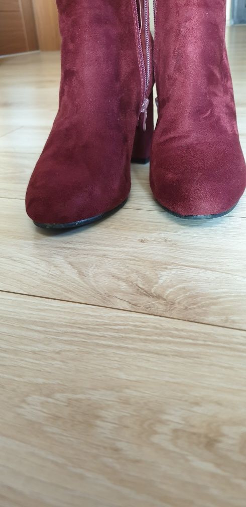 Bordowe botki r 39.