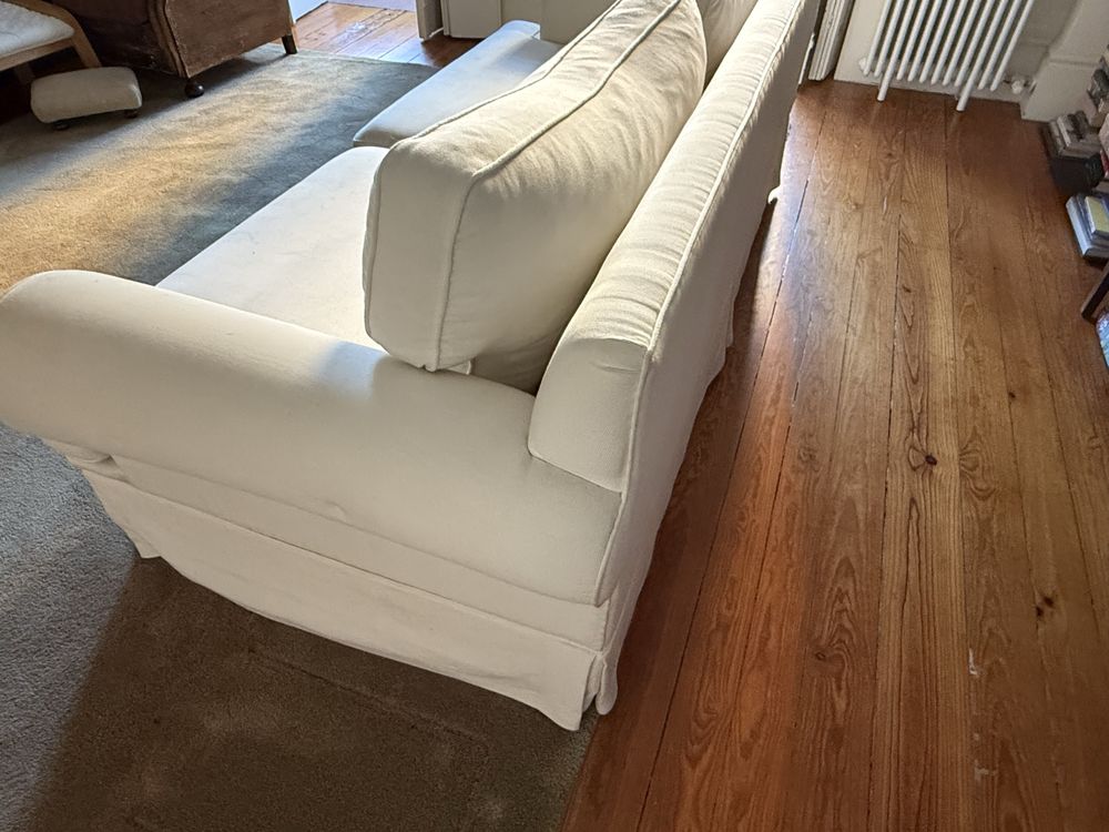 Sofá Branco de três ou quatro lugares
