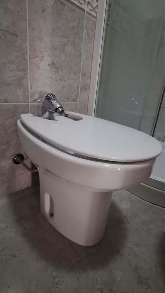 Bidés com torneira