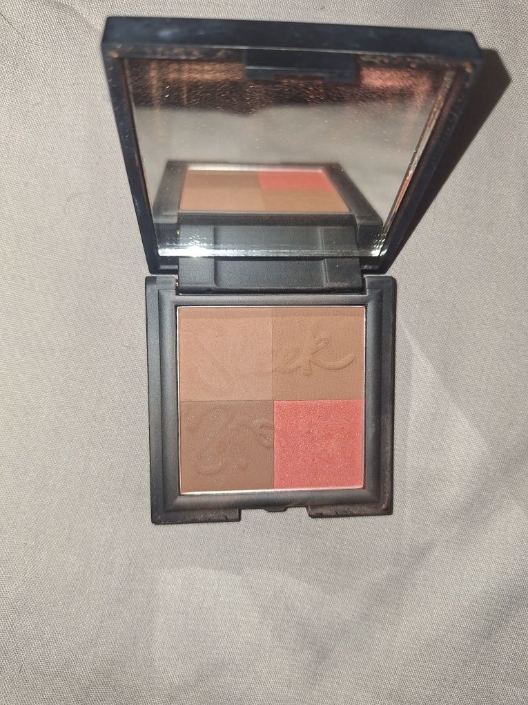 Paletka brązerów bronzerów i różu, róż i brązer bronzer sleep dark 099