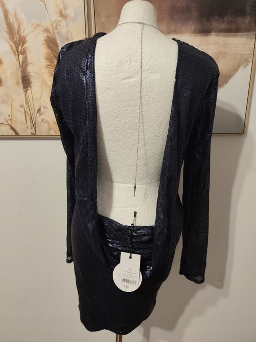 Sukienka cekinowa Rebecca Stella dark blue z odkrytymi plecami, r. S