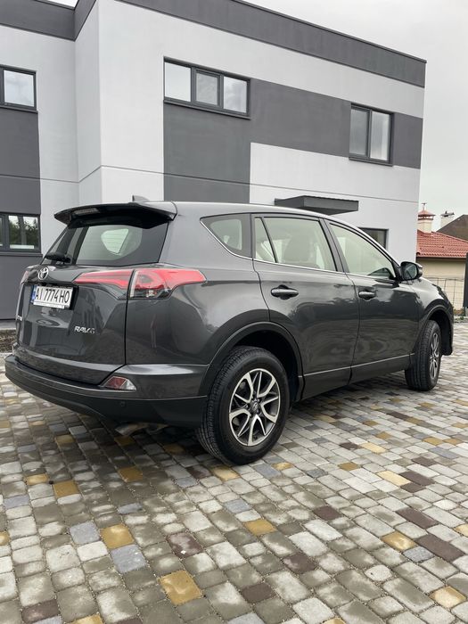 Протам офіційну Toyota Rav4