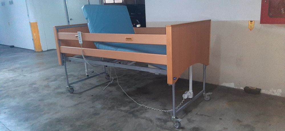 Cama articulada hospitalar elevatória elétrica