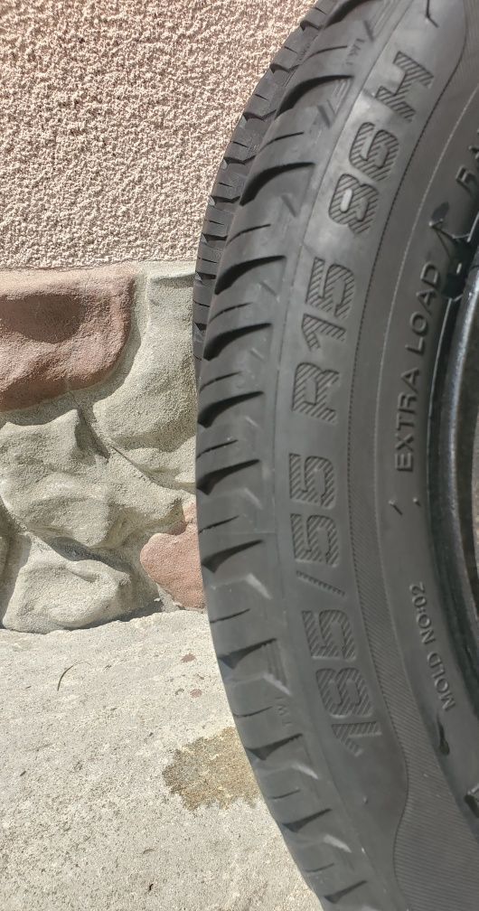 Шини 185/55 R15. Всесезонні.