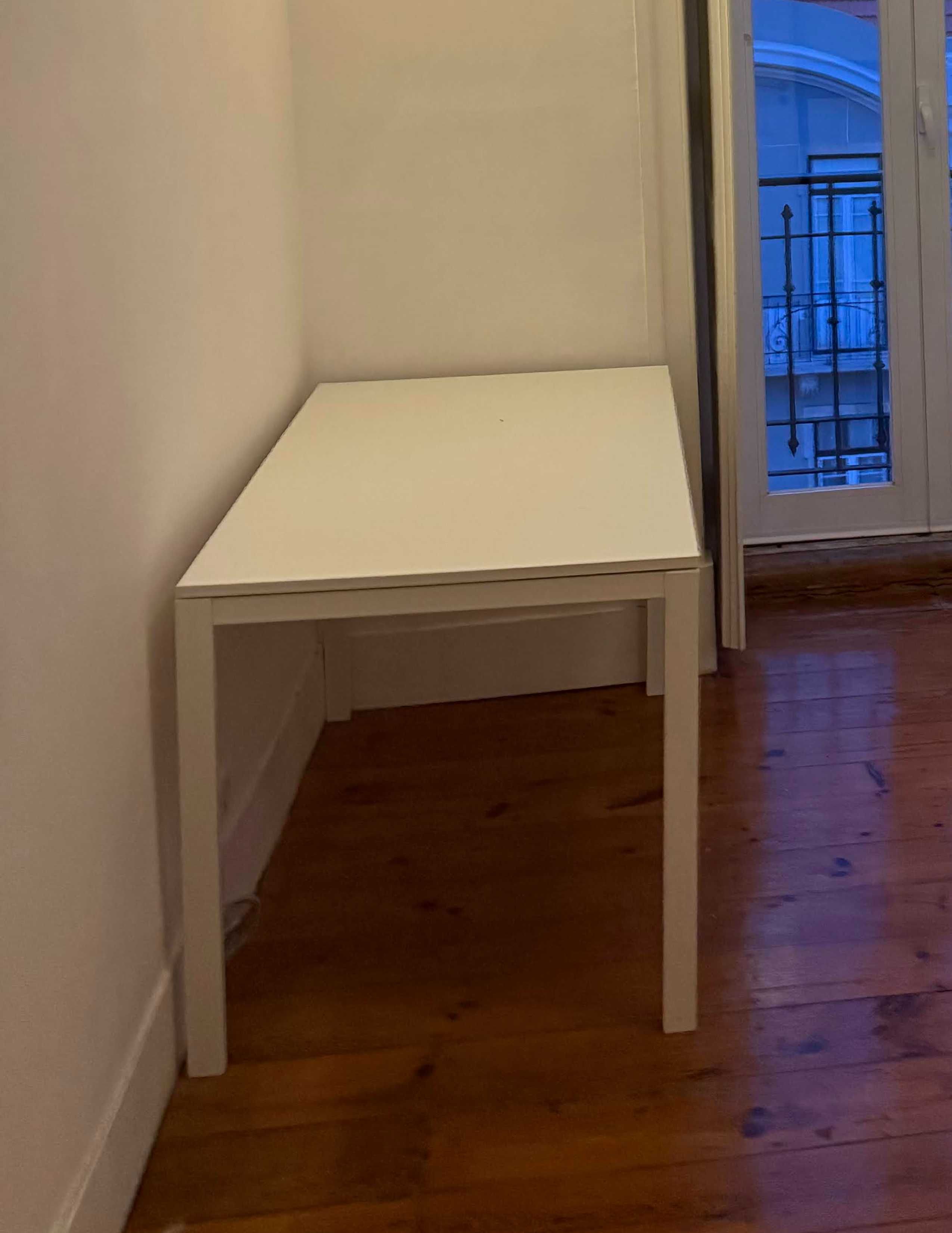 Secretária branca MELLTORP 1,25x0,75m