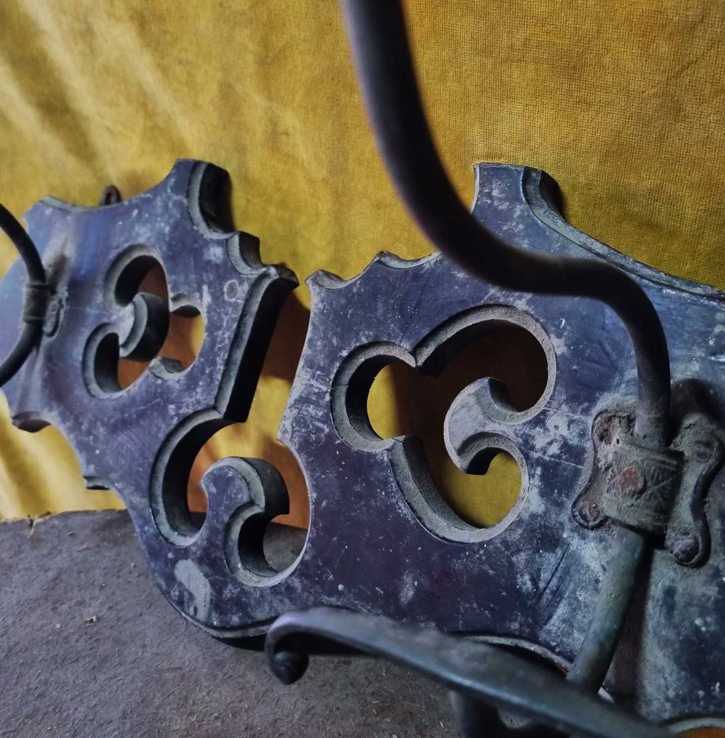 Cabide antigo ornamentado