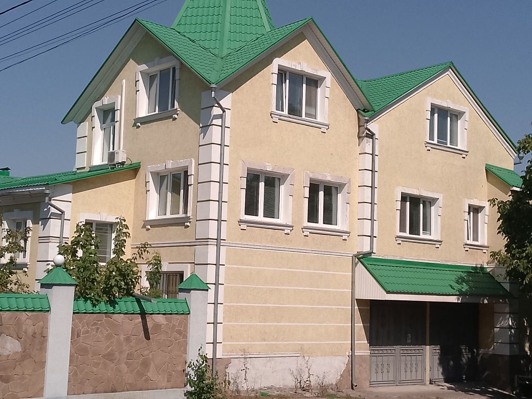 Частина будинку з гарним ремонтом в центрі міста