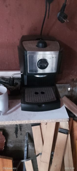 Продам кофемашину delonghi 156.B