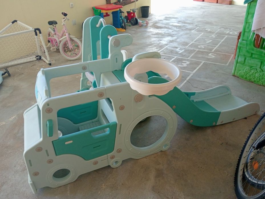 Escorrega e baloiço bebe