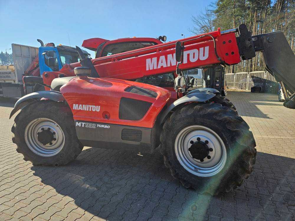 Ładowarka teleskopowa MANITOU MT932 r.2013 bdb Opony bdb, łyżka, widły